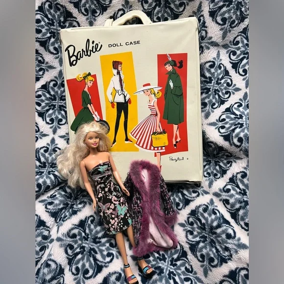 Mattel Toys Vintage 961 Barbie Case My Scene Barbie W